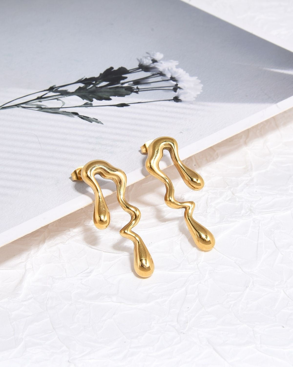 Mismatch liquid drop earrings