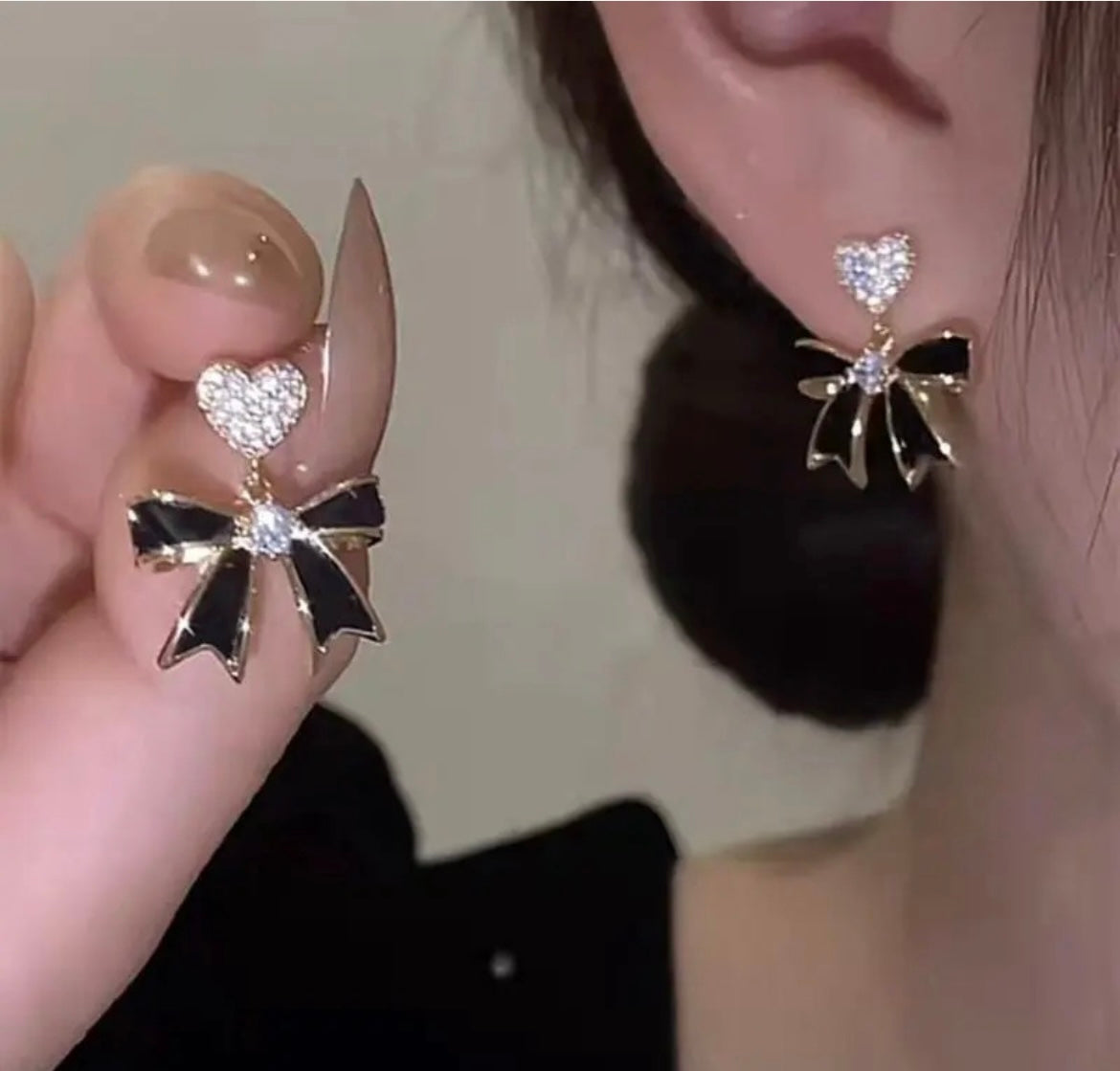 Little black bow earring