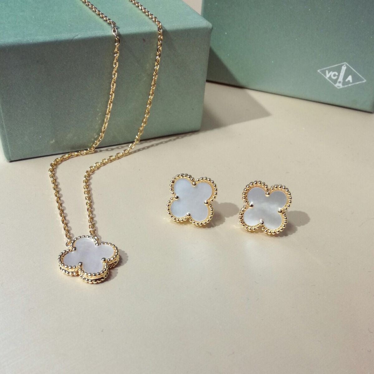 White clover gift box