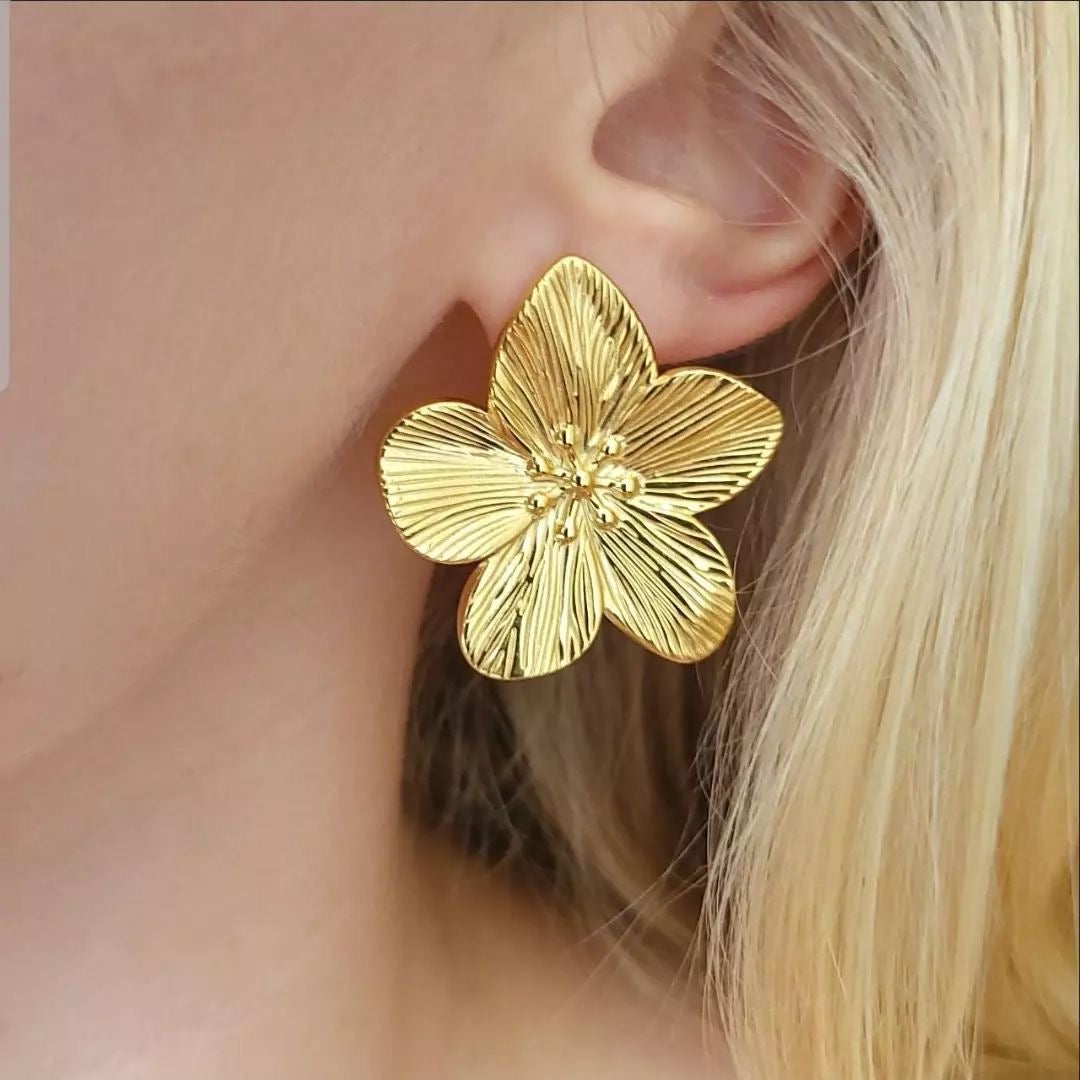 Dainty flower earrings