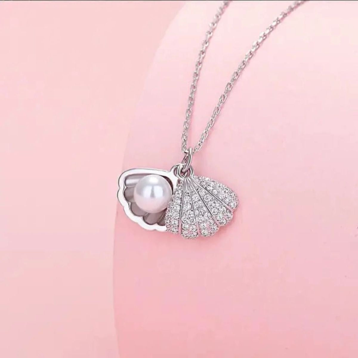 Silver pearl shell necklace