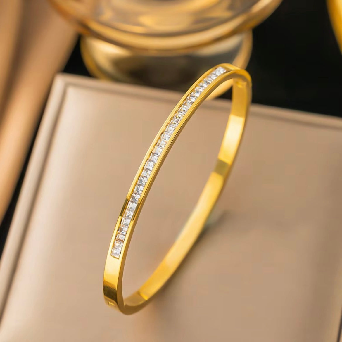 Radiant sleek bracelet