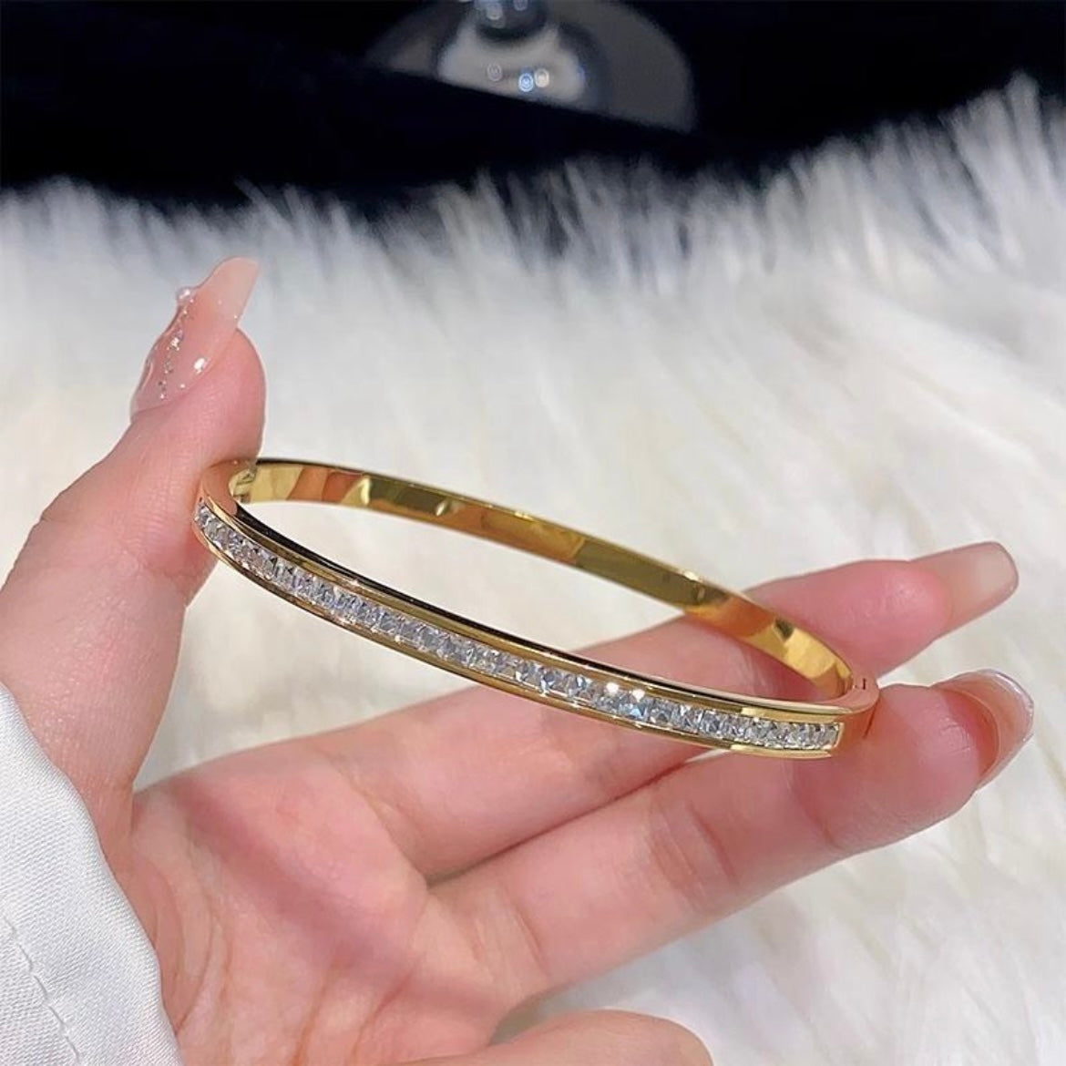 Radiant sleek bracelet