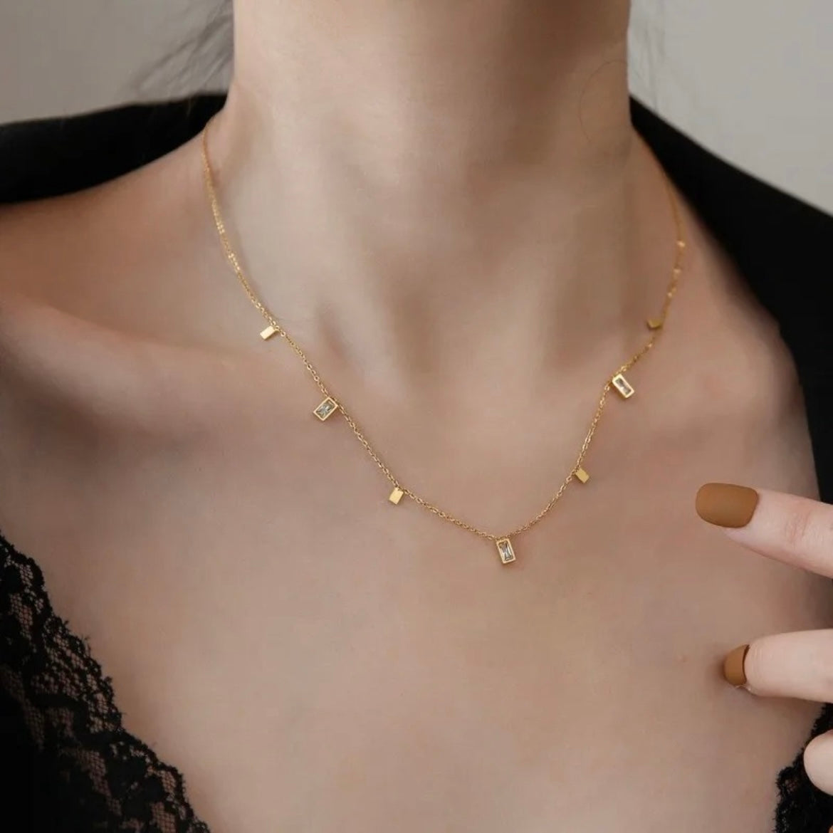 Minimal charm necklace