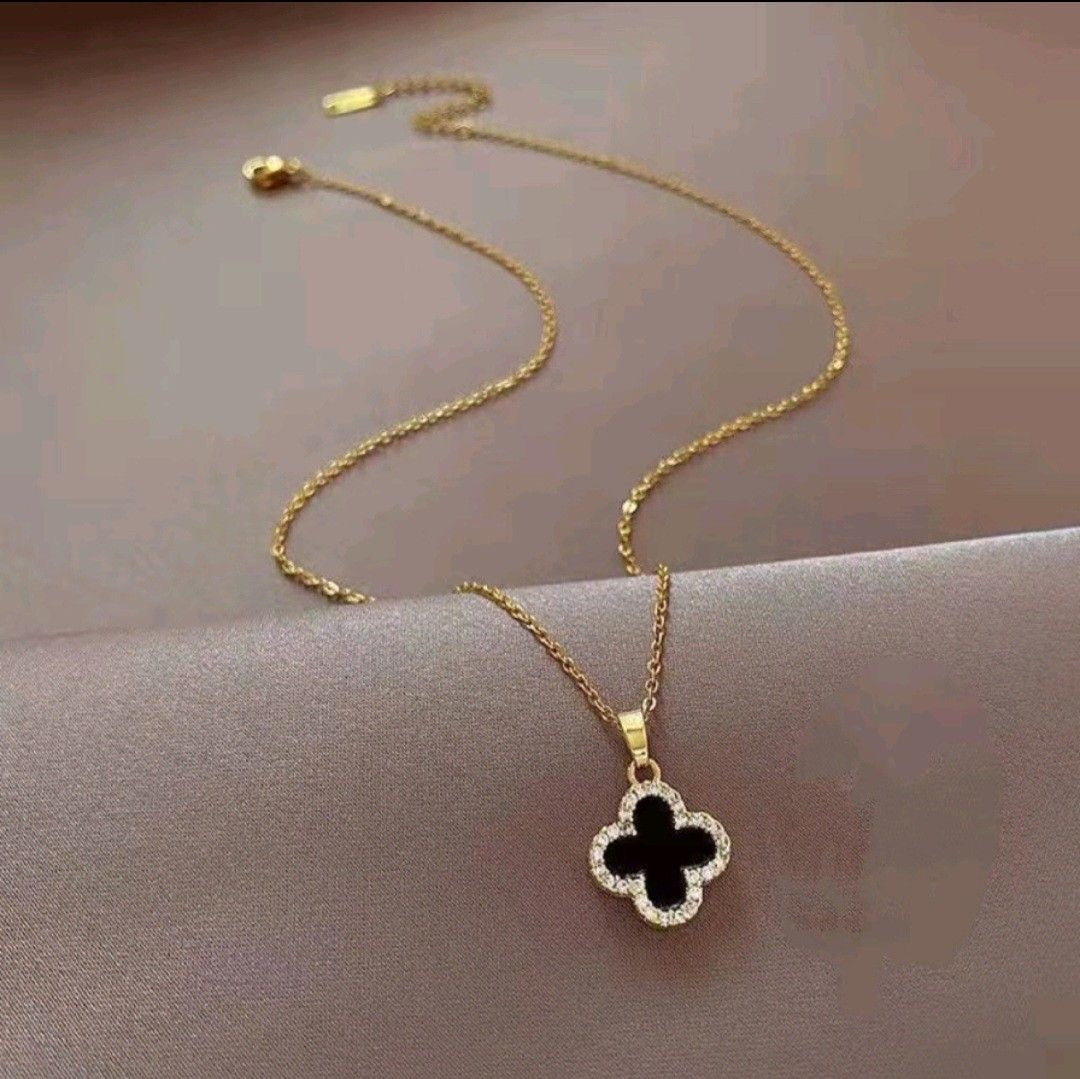 Reversible 4 leaf clover necklace