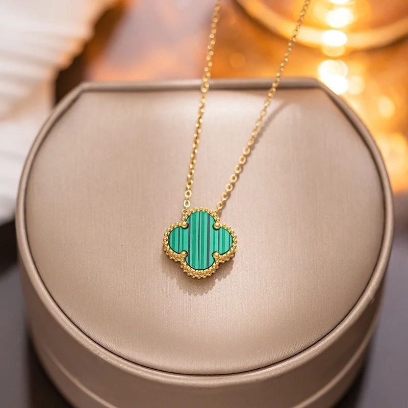 Green clover necklace