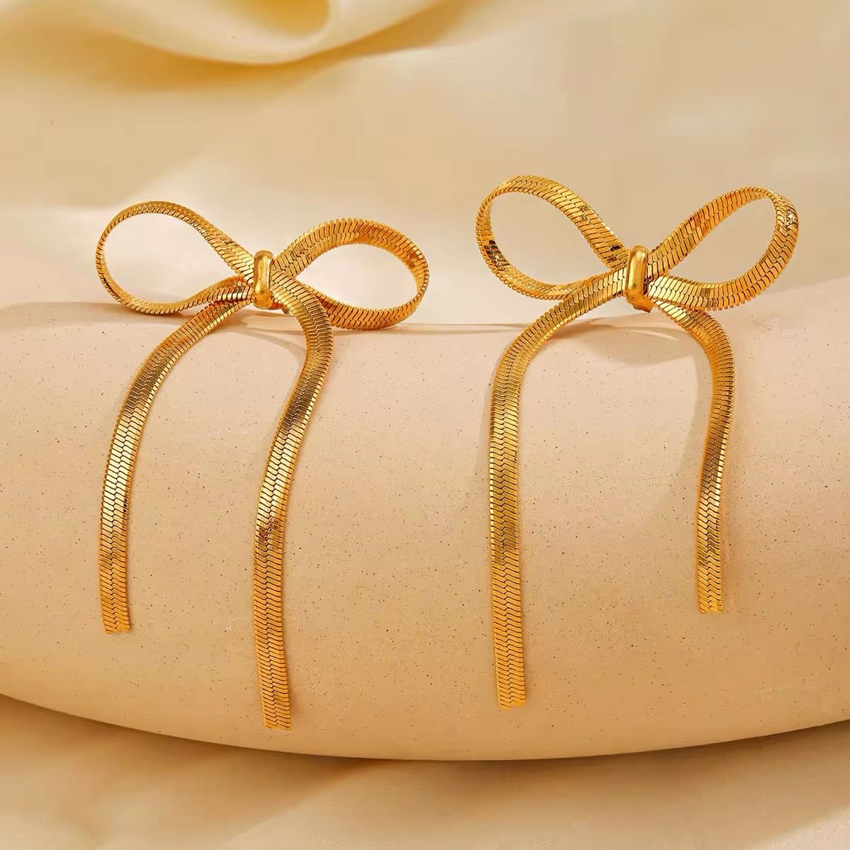 Bow earrings