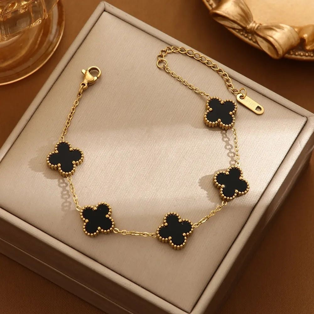 Black Leaf clover set