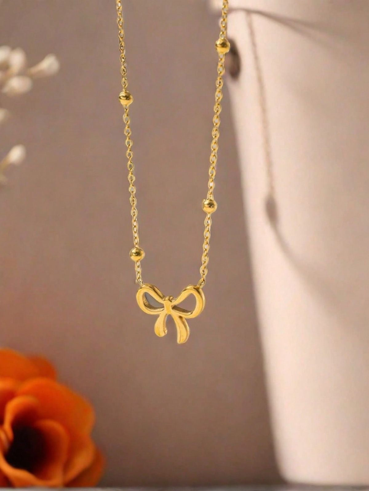 Minimal bow necklace